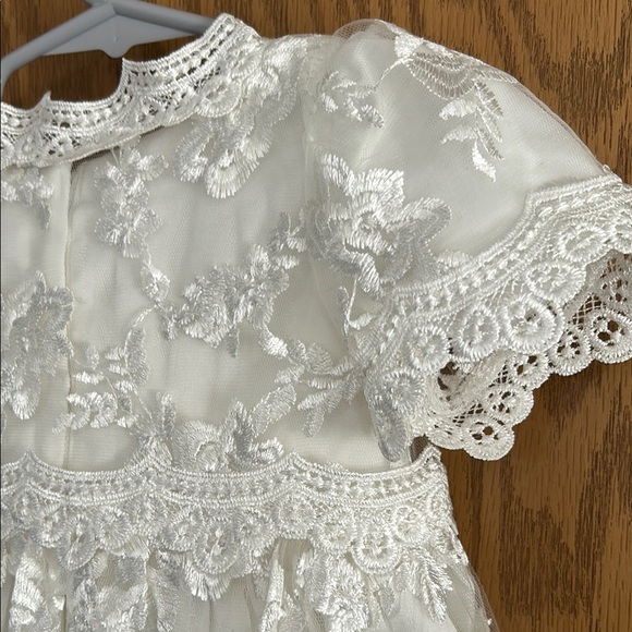 White baptism gown 12-18 months - Picture 3 of 7